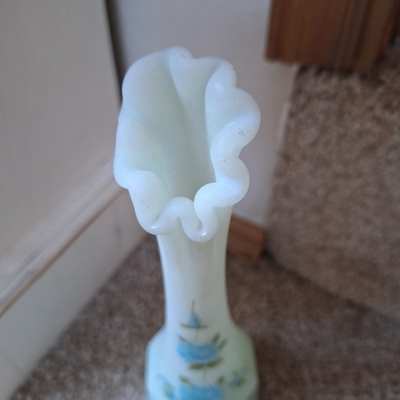 Vintage Fenton Handpainted/Signed 8" Bud Vase White Blue Floral - Picture 2 of 8